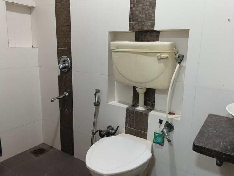 Bathroom, mayfair-housing-mayfair-marvel 2 Bedroom 650 Sq.Ft. Apartment In Malad West Mumbai 9659146