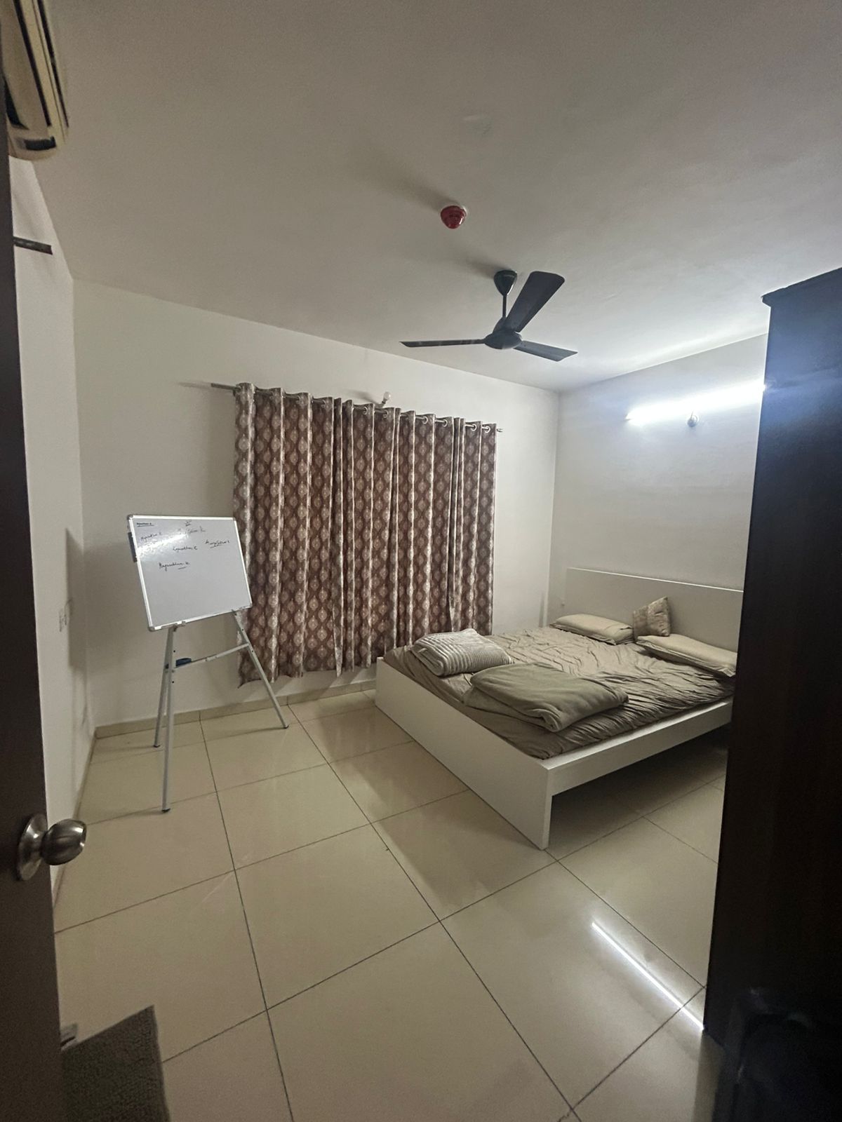 2 BHK Apartment For Rent in Cybercity Marina Skies