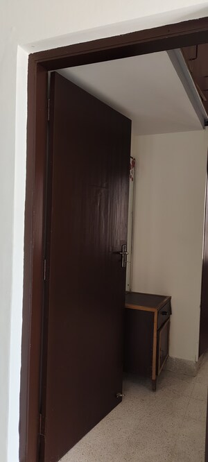 Furnished Amenities in 2 BHK Builder Floor at Indiranagar – for Rent