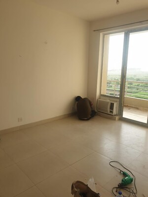 Room in 2 BHK Apartment at Indiabulls Centrum Park, Sector 103 – for Sale