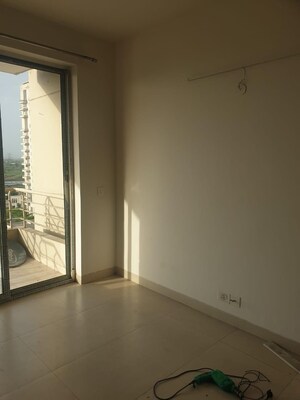 Room in 2 BHK Apartment at Indiabulls Centrum Park, Sector 103 – for Sale