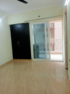 4 BHK + Servant Room Apartment For Sale in Gaur City 6th Avenue