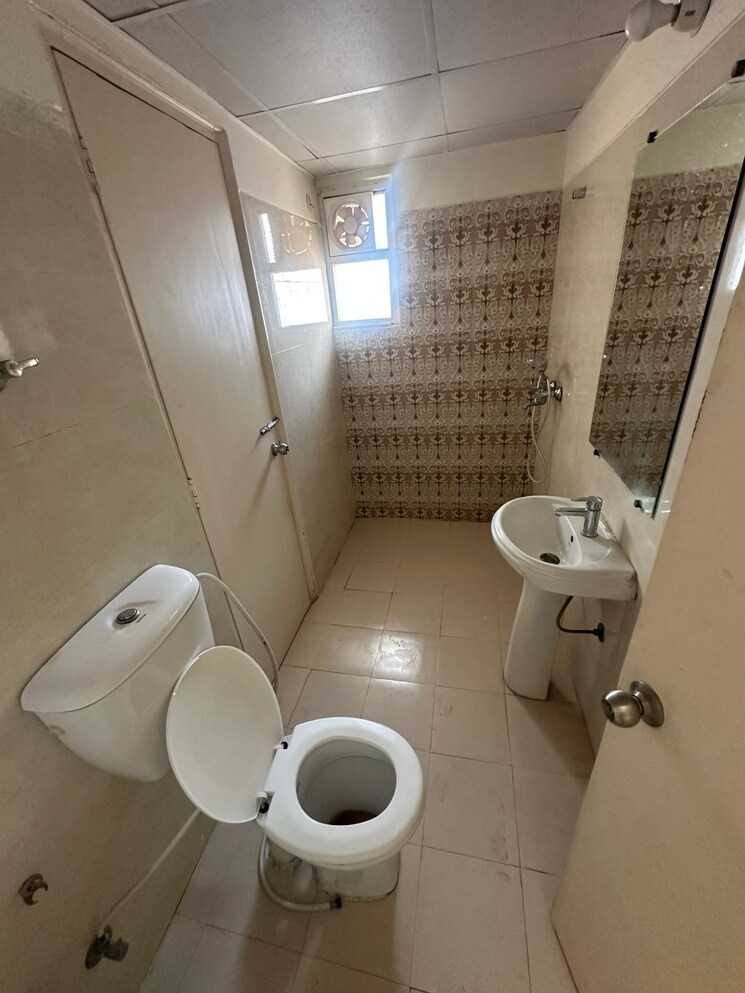 Bathroom, gaur-city-6th-avenue 4 Bedroom 2200 Sq.Ft. Apartment In Sector 4 Greater Noida Greater Noida 9659339