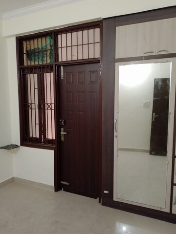 Room in 4 BHK Independent House at Sunderpur – for Rent