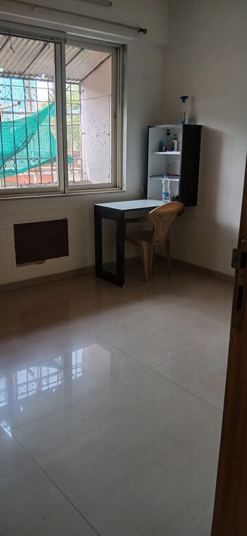 Staircase in 3 BHK Apartment at Dosti Lotus, Wadala – for Rent