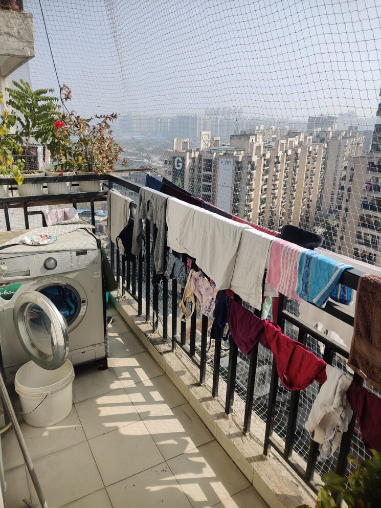 Team Area, galaxy-north-avenue 2.5 Bedroom 1075 Sq.Ft. Apartment In Gaur City 1 Greater Noida 9659498