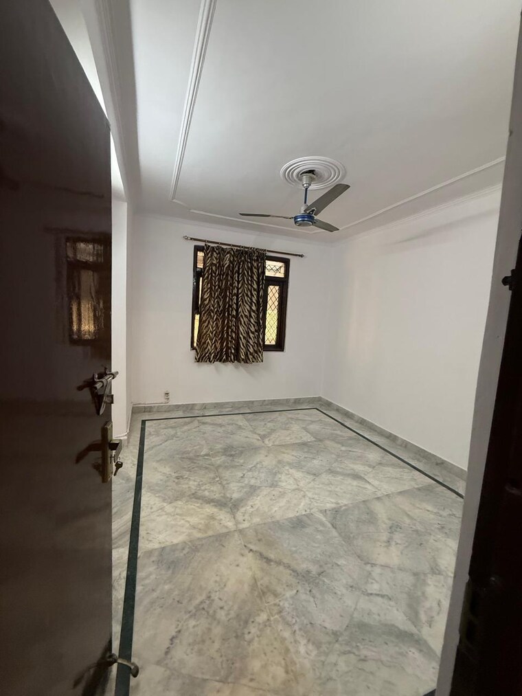 Room, saket 3 Bedroom 1200 Sq.Ft. Builder Floor In Saket Delhi 9659495