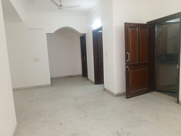 Room in 3 BHK Builder Floor at Ansal Sushant Apartments, Sushant Lok I – for Rent