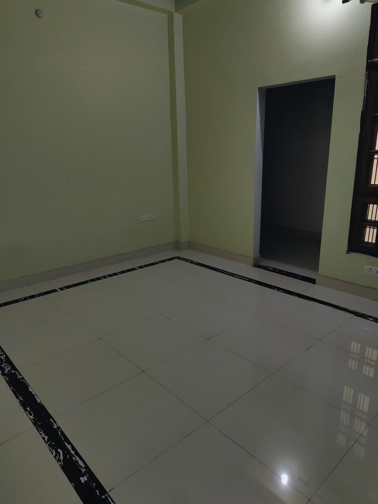 Room, kursi road 4 Bedroom 3000 Sq.Ft. Independent House In Kursi Road Lucknow 9659542