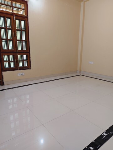 Room in 4 BHK Independent House at Kursi Road – for Sale