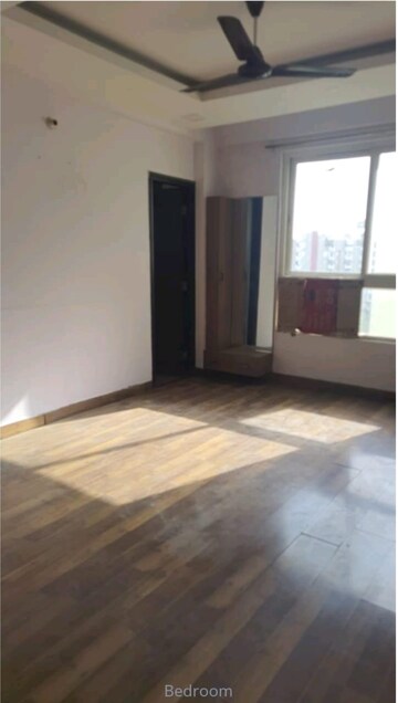 Room in 2 BHK Apartment at Gomti Nagar – for Rent