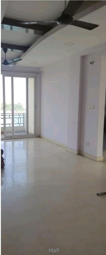 Room in 2 BHK Apartment at Gomti Nagar – for Rent
