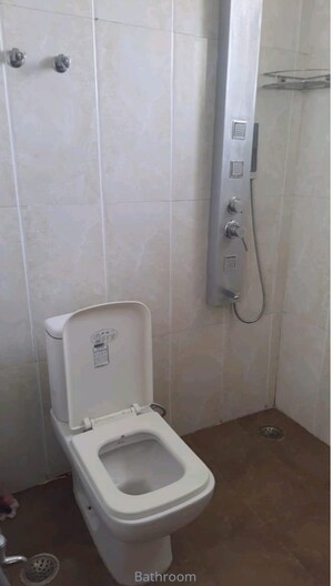 Attached Bathroom in 2 BHK Apartment at Gomti Nagar – for Rent