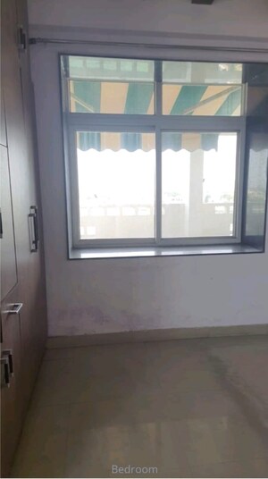 Room in 2 BHK Apartment at Gomti Nagar – for Rent