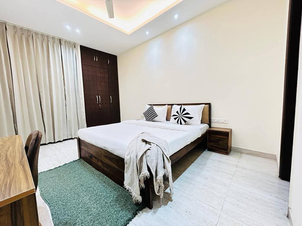 3 BHK + Servant Room Apartment For Rent in Smart World Orchard
