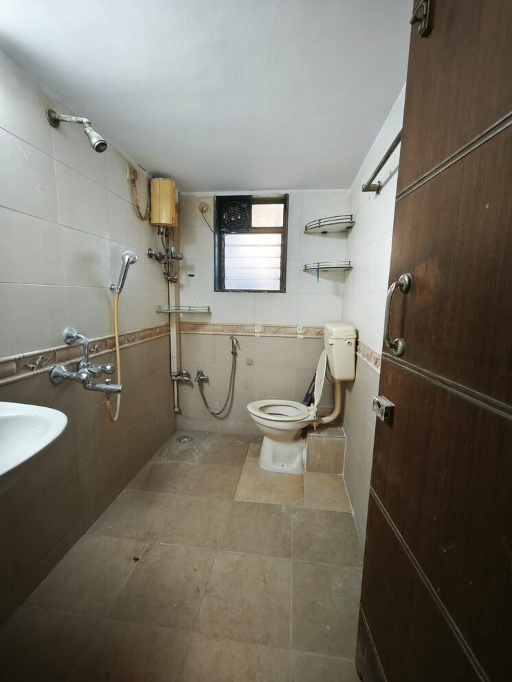 Bathroom, ratan-mahal-chs 3 Bedroom 1755 Sq.Ft. Apartment In Chembur Mumbai 9659608