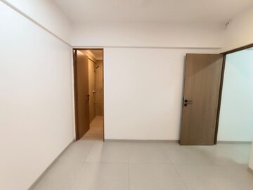 Room in 2 BHK Apartment at Sidhivinayak Flora, Chembur – for Rent