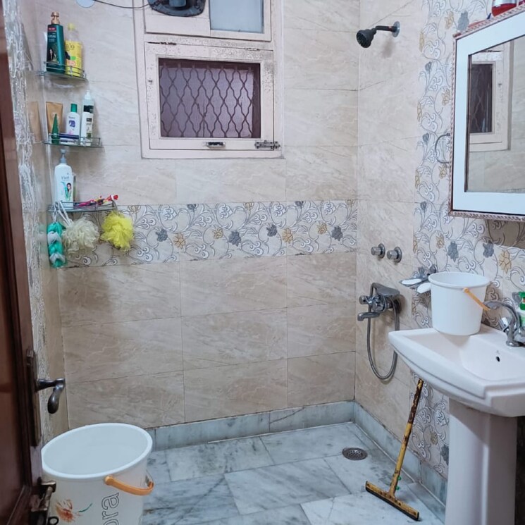Bathroom, vikas puri 3 Bedroom 1650 Sq.Ft. Builder Floor In Vikas Puri Delhi 9659941