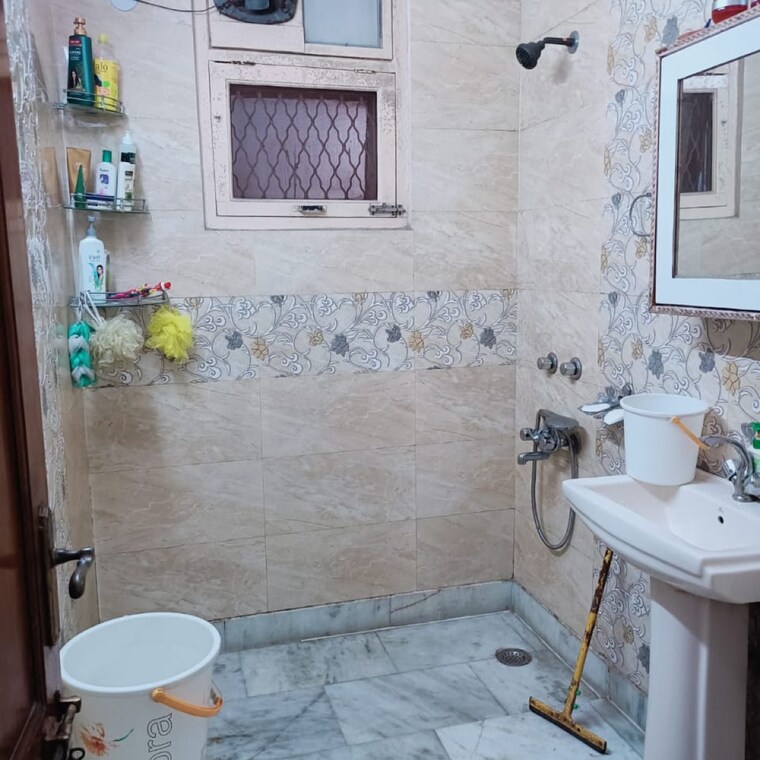 Bathroom, vikas puri 3 Bedroom 1650 Sq.Ft. Builder Floor In Vikas Puri Delhi 9659941