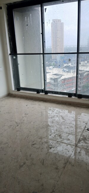 Furnished Amenities in 2 BHK Apartment at Dosti Eastern Bay, Wadala – for Rent