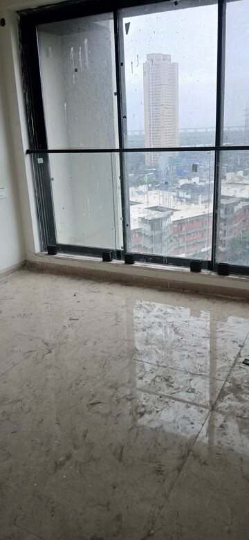 Furnished Amenities in 2 BHK Apartment at Dosti Eastern Bay, Wadala – for Rent