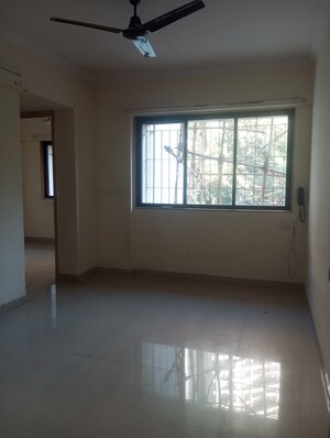Room in 1.5 BHK Apartment at Puranik Hometown, Ghodbunder Road – for Rent