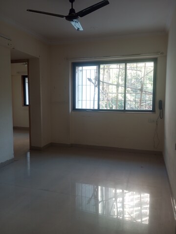 Room in 1.5 BHK Apartment at Puranik Hometown, Ghodbunder Road – for Rent