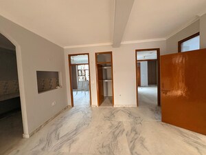 Room in 6+ BHK Independent House at Phi Iii Greater Noida – for Rent