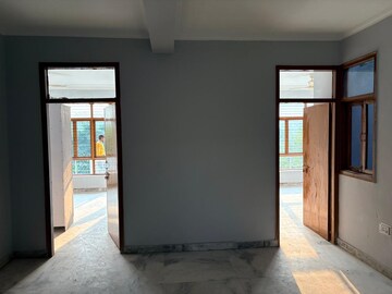 Room in 6+ BHK Independent House at Phi Iii Greater Noida – for Rent