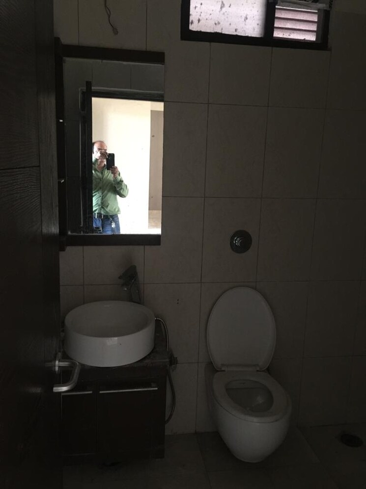 Bathroom, pir machalla 3 Bedroom 1850 Sq.Ft. Apartment In Pir Machalla Zirakpur 9660021