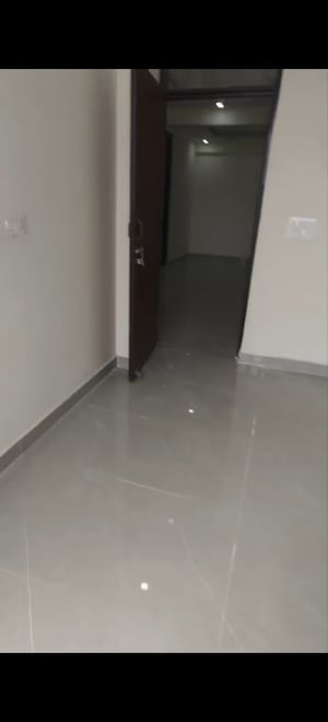 Room in 2 BHK Apartment at Paramount Emotions, Sector 1 Greater Noida – for Sale