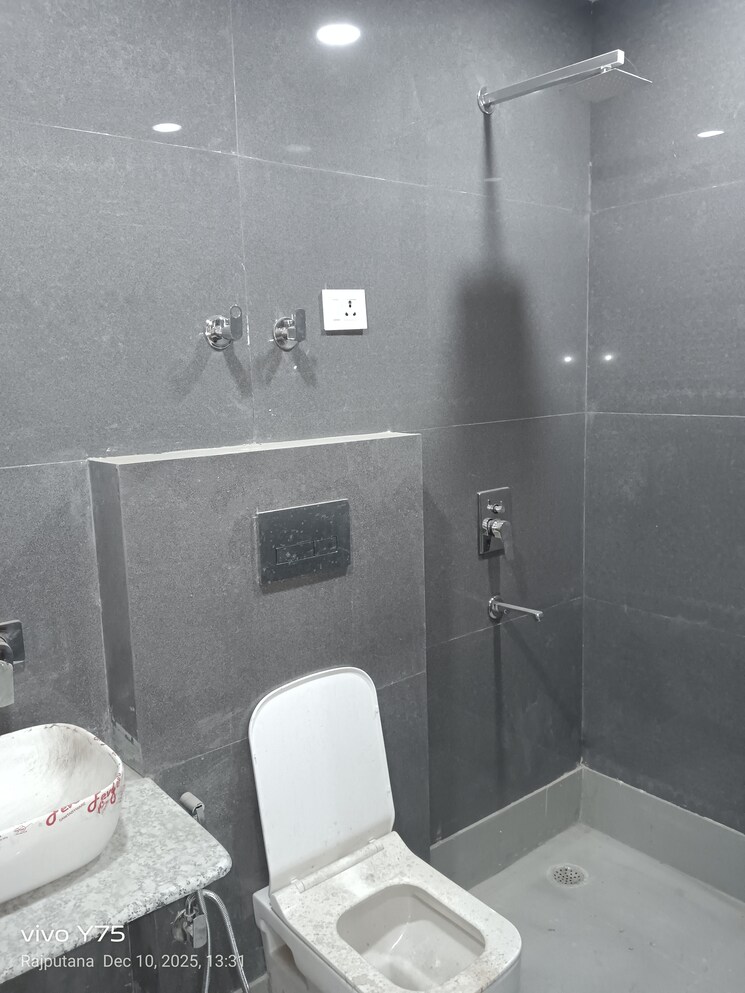 Bathroom, govindpuri 2 Bedroom 700 Sq.Ft. Builder Floor In Govindpuri Delhi 9660150
