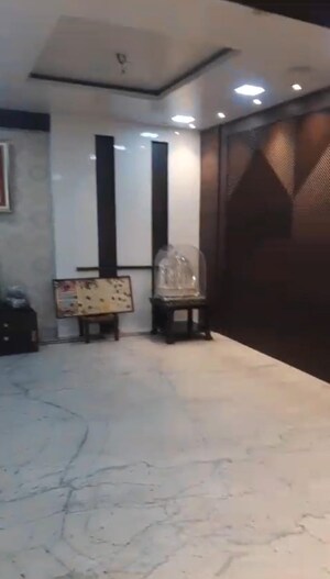 Room in 4 BHK Apartment at Ballygunge – for Sale
