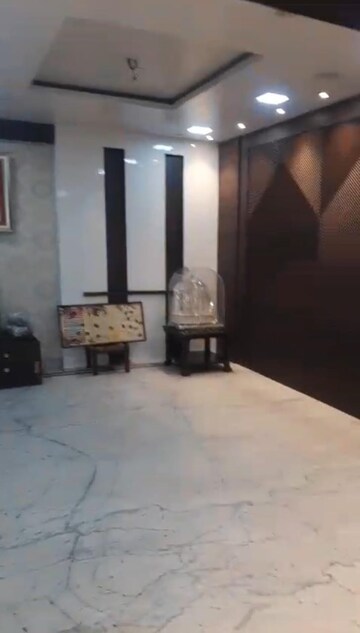 Room in 4 BHK Apartment at Ballygunge – for Sale