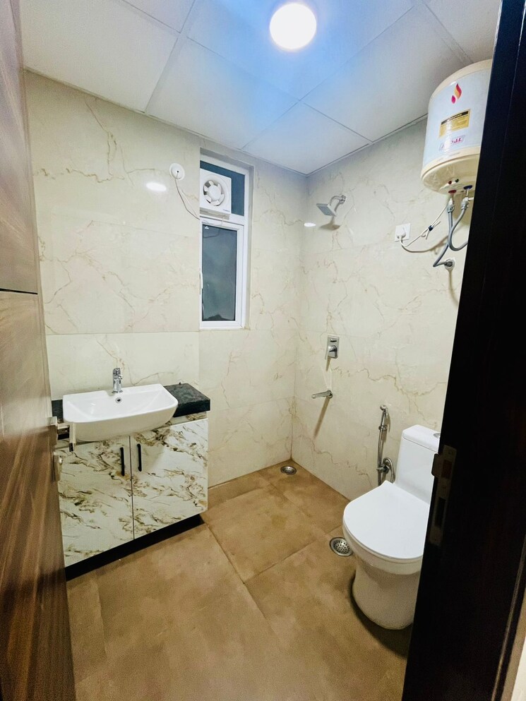 Bathroom, smart-world-gems 2 Bedroom 1105 Sq.Ft. Apartment In Sector 89 Gurgaon 9660145