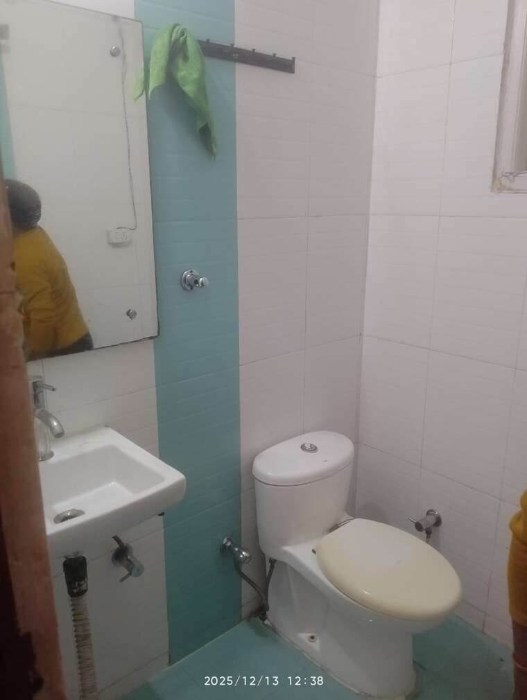 Bathroom, sector 40 3 Bedroom 1200 Sq.Ft. Builder Floor In Sector 40 Gurgaon 9660227