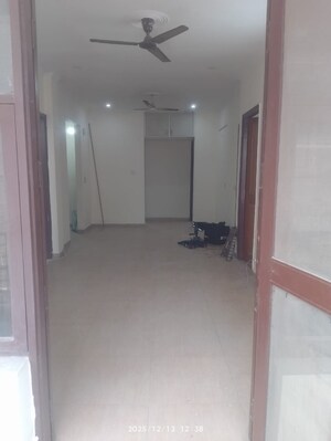 Room in 3 BHK Builder Floor at Sector 40 – for Rent