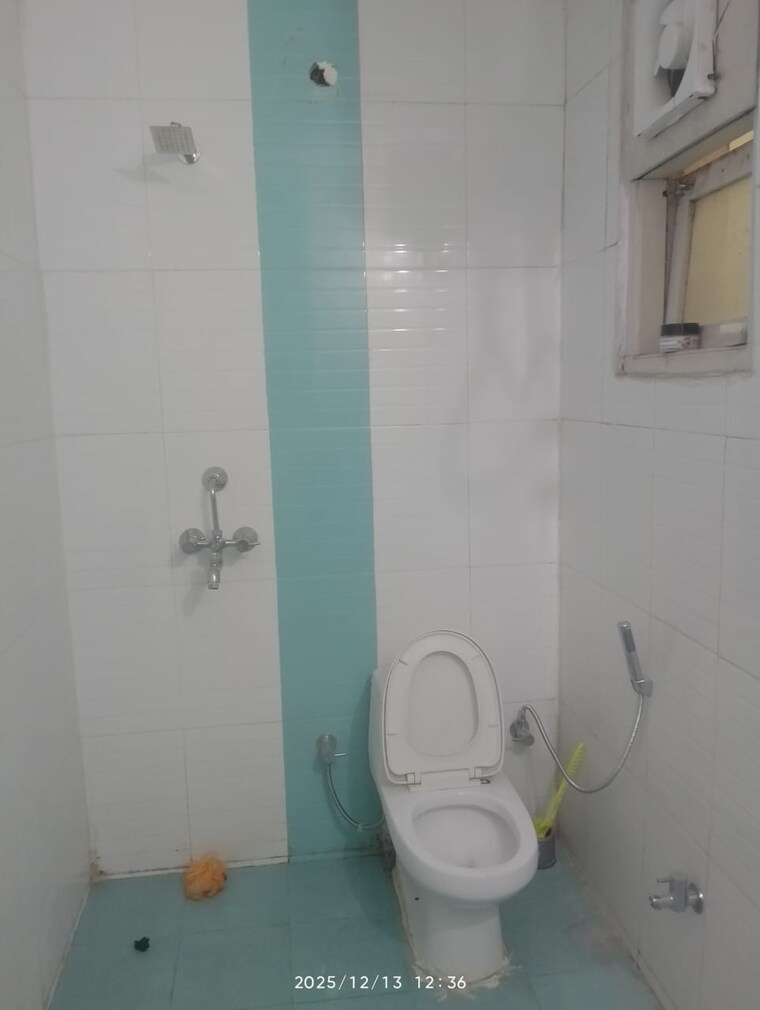 Bathroom, sector 40 3 Bedroom 1200 Sq.Ft. Builder Floor In Sector 40 Gurgaon 9660227