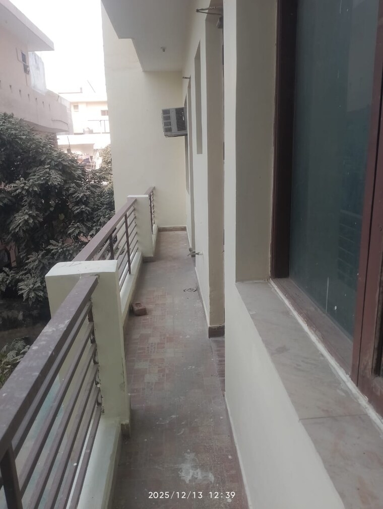 Balcony, sector 40 3 Bedroom 1200 Sq.Ft. Builder Floor In Sector 40 Gurgaon 9660227