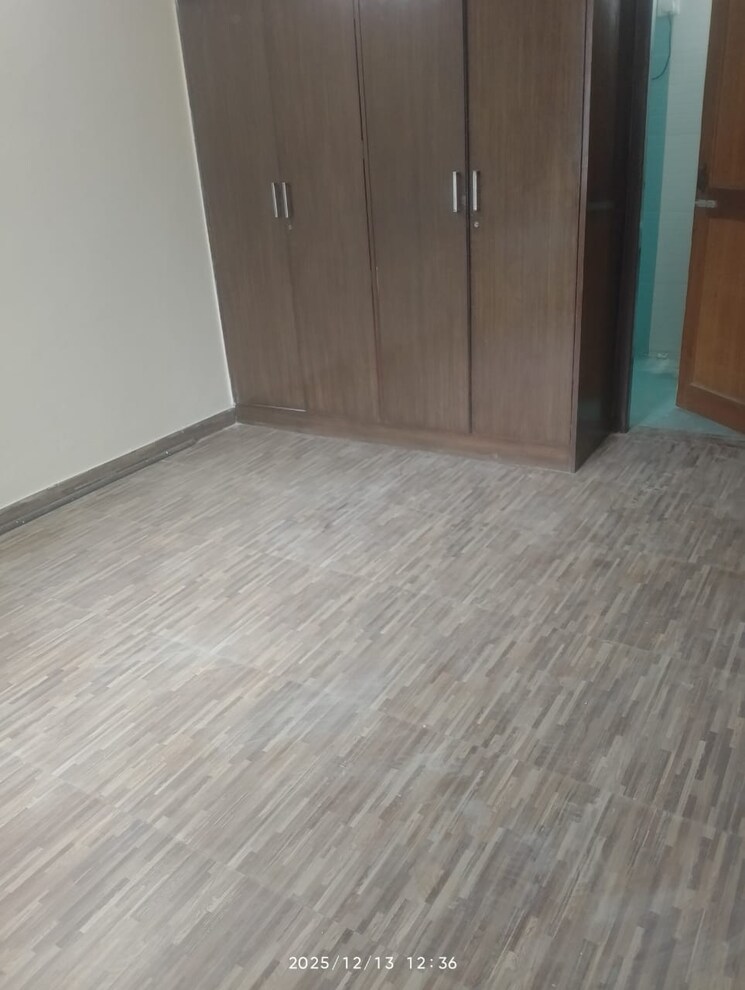 Room, sector 40 3 Bedroom 1200 Sq.Ft. Builder Floor In Sector 40 Gurgaon 9660227