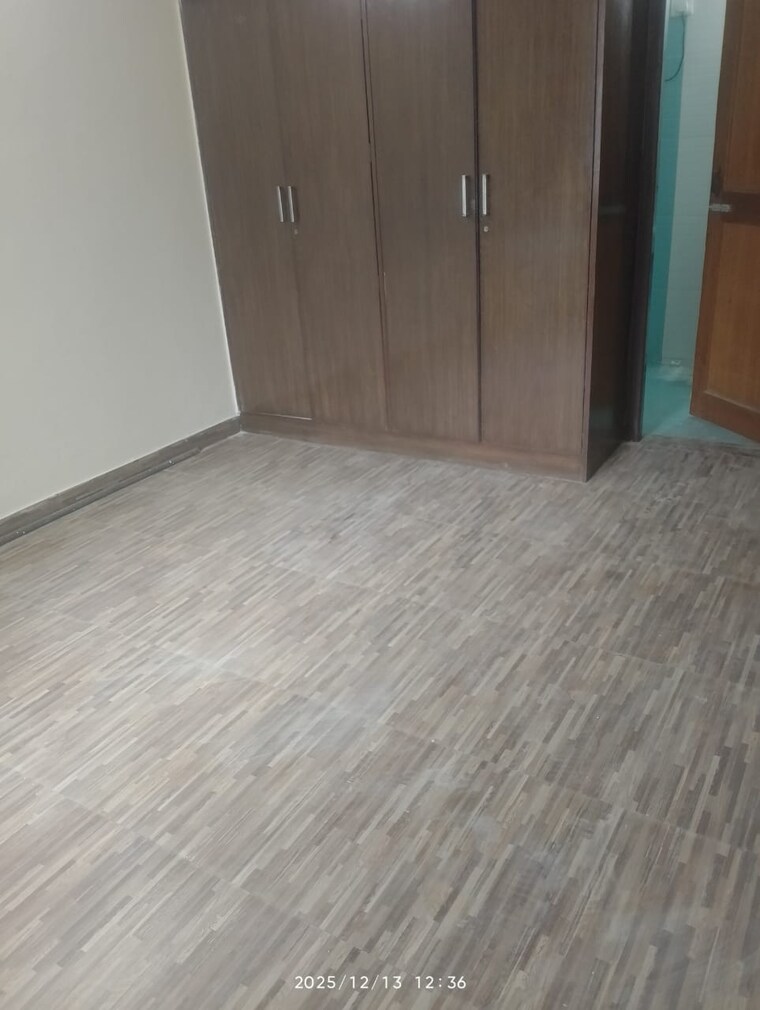 Room, sector 40 3 Bedroom 1200 Sq.Ft. Builder Floor In Sector 40 Gurgaon 9660227