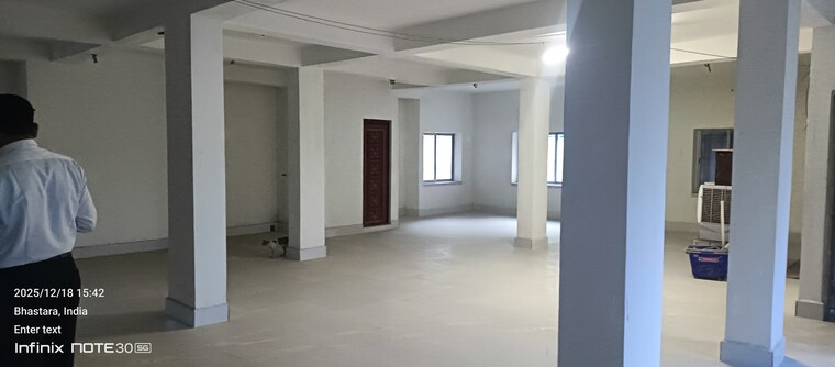 Room, rishra Commercial Showroom 4000 Sq.Ft. In Rishra Kolkata 9660296