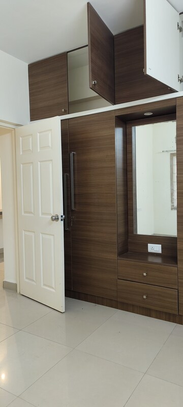 Room in 2 BHK Apartment at Halasuru – for Rent