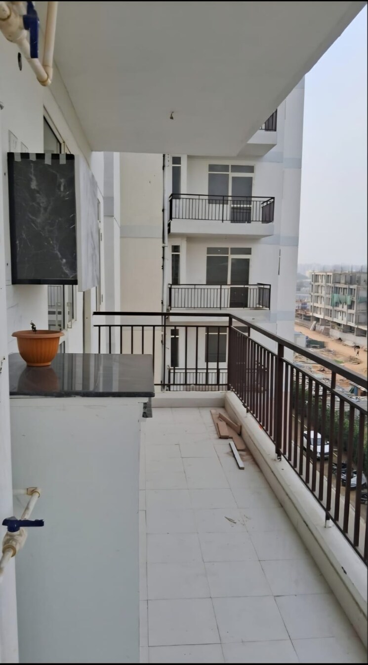 Balcony, suncity-avenue-76 2 Bedroom 637 Sq.Ft. Apartment In Sector 76 Gurgaon 9660261
