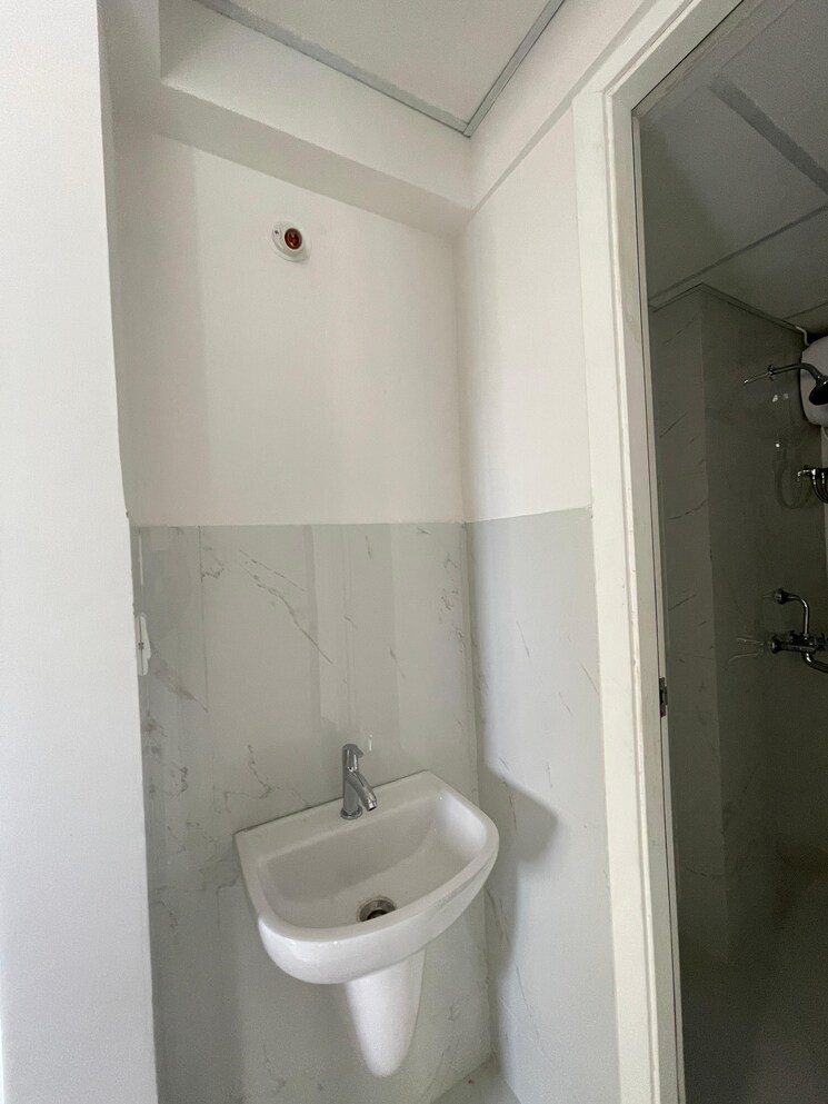 Bathroom, runwal-gardens-phase-i 1 Bedroom 353 Sq.Ft. Apartment In Dombivli East Thane 9660276