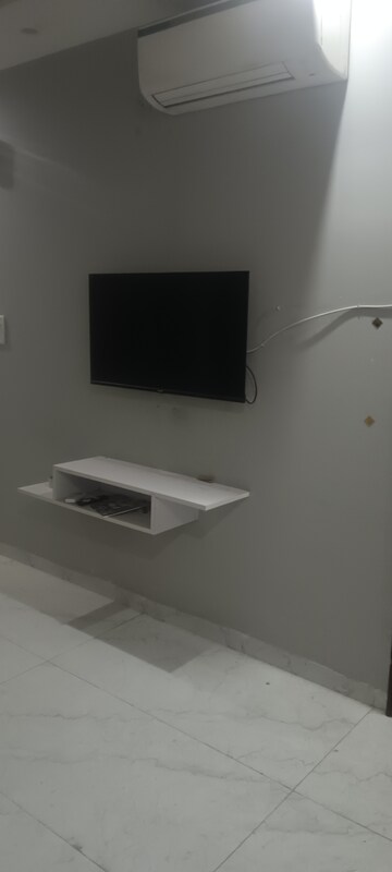 Furnished Amenities in 1 BHK Builder Floor at Sushant Lok 3, Sector 57 – for Rent