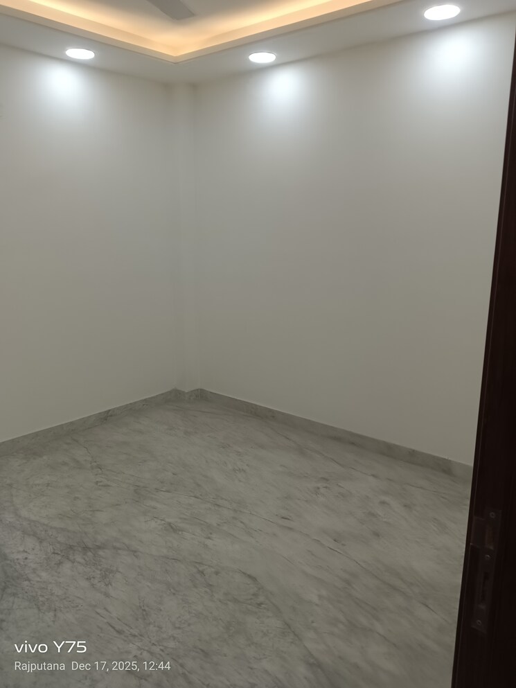 Room, govindpuri 3 Bedroom 900 Sq.Ft. Builder Floor In Govindpuri Delhi 9660300