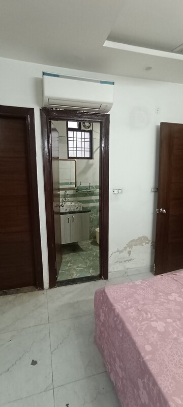 Room in 1 BHK Builder Floor at Sushant Lok 3, Sector 57 – for Rent