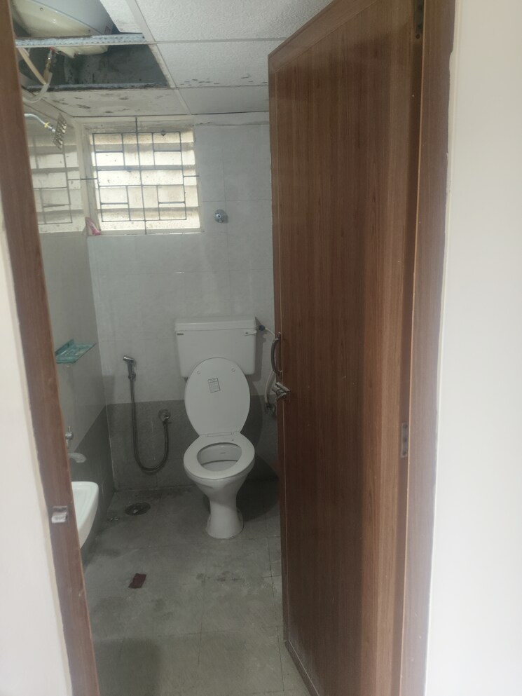 Bathroom, krishna-residency-kadubeesanahalli 2 Bedroom 850 Sq.Ft. Apartment In Kadubeesanahalli Bangalore 9660421