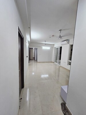 Room in 3 BHK Apartment at Smart World Orchard, Sector 61 – for Rent